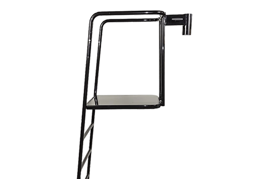 DE73 Attaching Official Stand